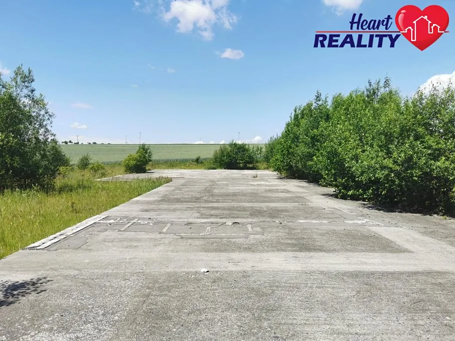 Prodej komerčního pozemku 32430 m²